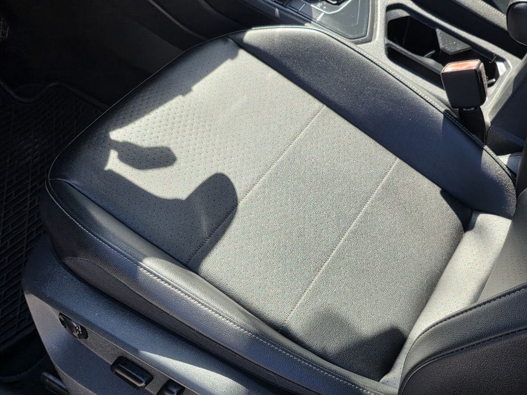 Photo 12 of this VOLKSWAGEN TIGUAN
