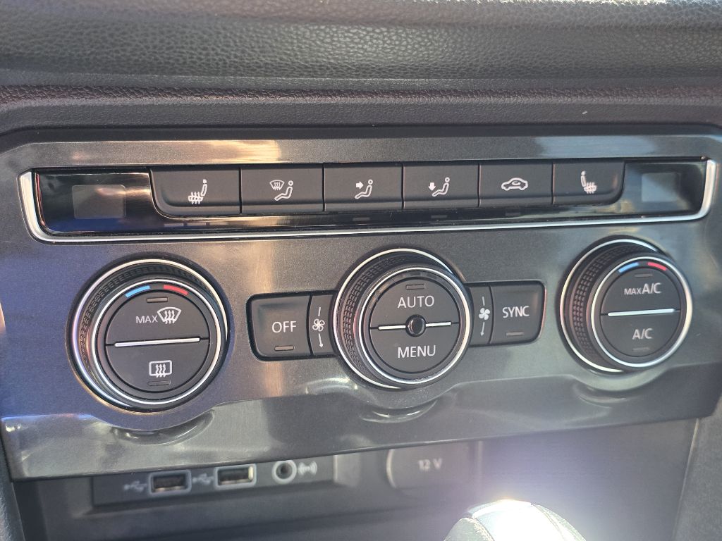 Photo 32 of this VOLKSWAGEN TIGUAN