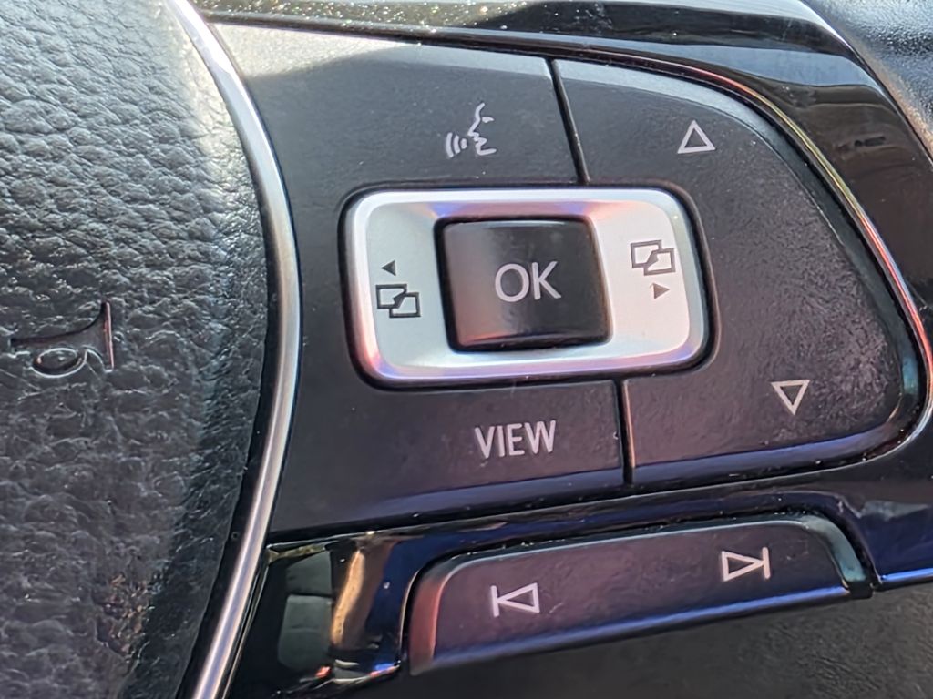 Photo 28 of this VOLKSWAGEN TIGUAN