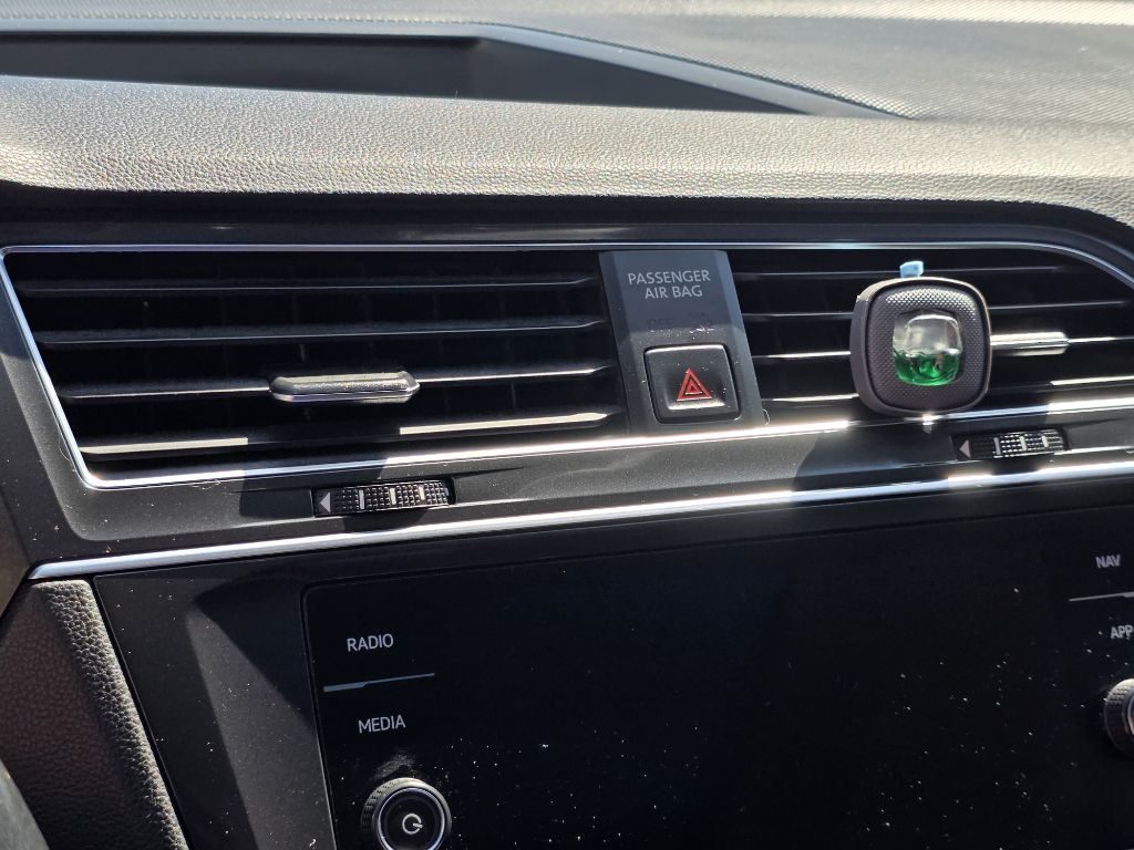 Photo 30 of this VOLKSWAGEN TIGUAN