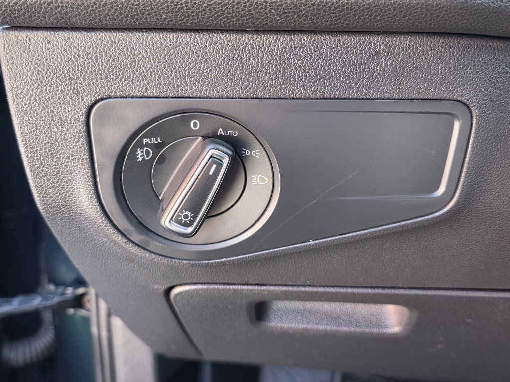 Photo 26 of this VOLKSWAGEN TIGUAN