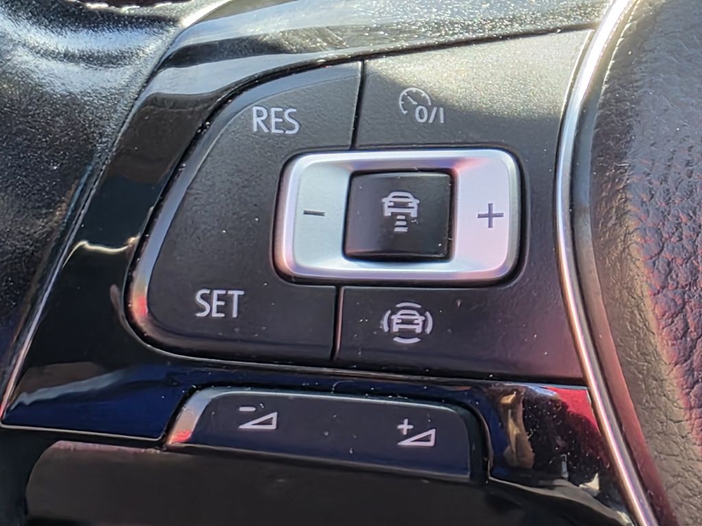 Photo 29 of this VOLKSWAGEN TIGUAN