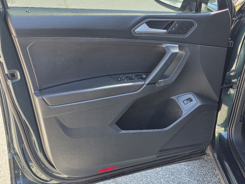 Photo 9 of this VOLKSWAGEN TIGUAN