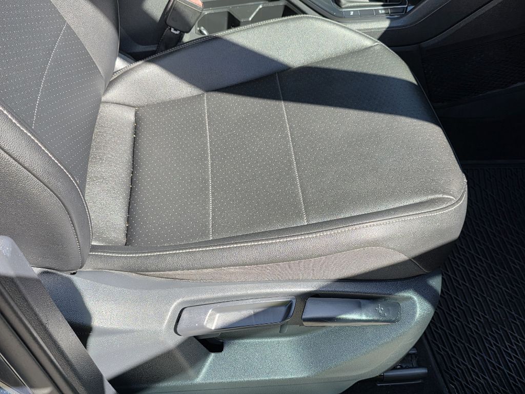 Photo 24 of this VOLKSWAGEN TIGUAN