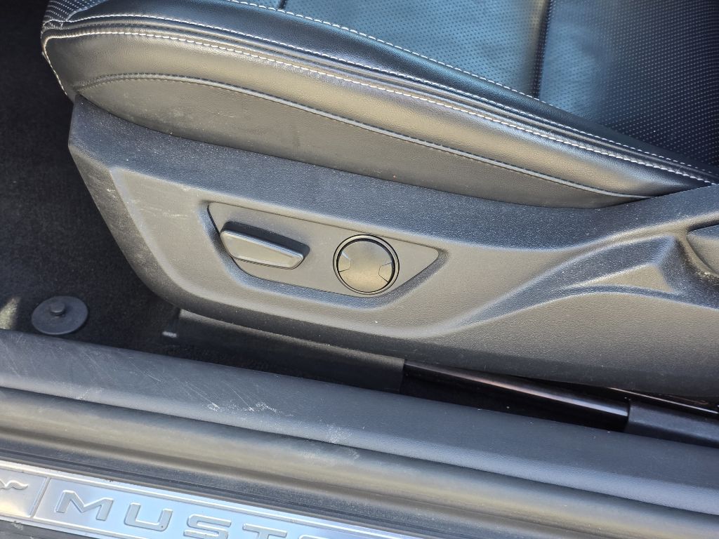 Photo 11 of this FORD MUSTANG