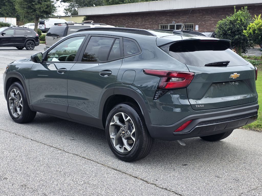 Photo 3 of this CHEVROLET TRAX