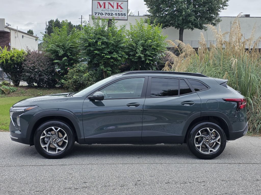 Photo 2 of this CHEVROLET TRAX