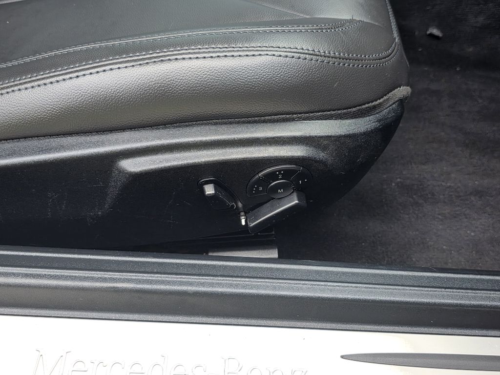 Photo 17 of this MERCEDES-BENZ SLK