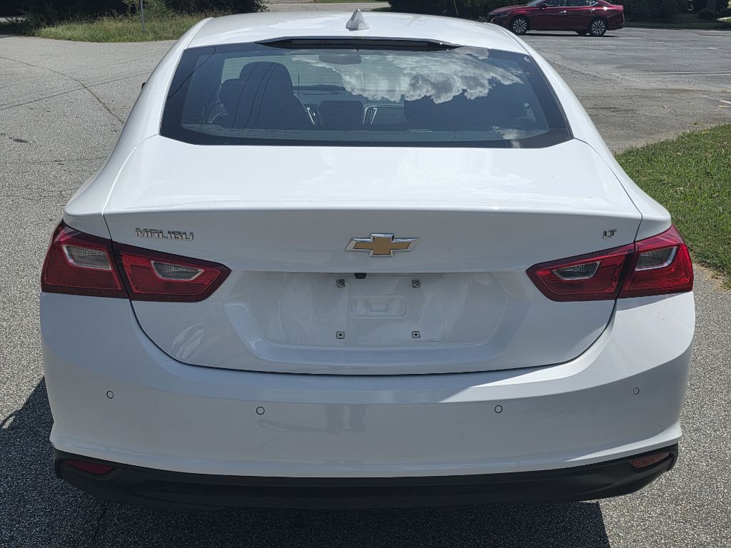 Photo 4 of this CHEVROLET MALIBU