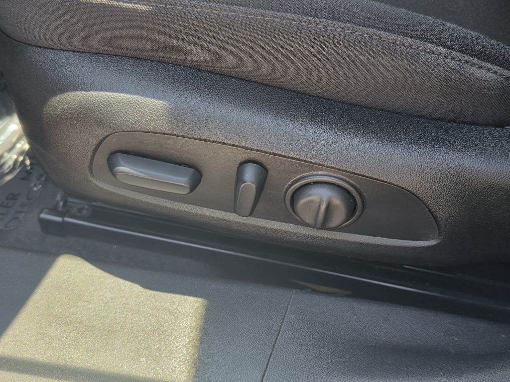 Photo 11 of this CHEVROLET MALIBU