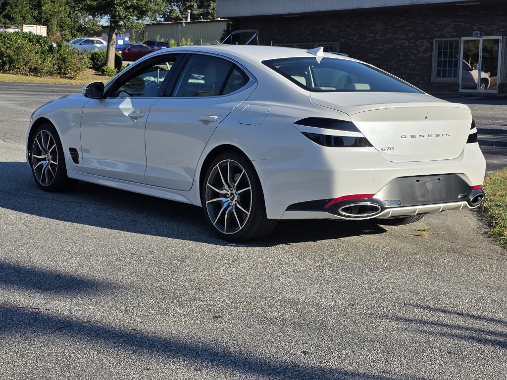 Photo 3 of this GENESIS G70