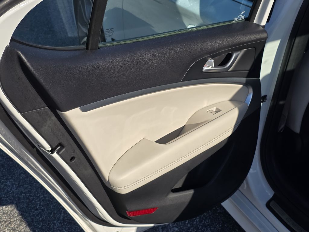 Photo 14 of this GENESIS G70
