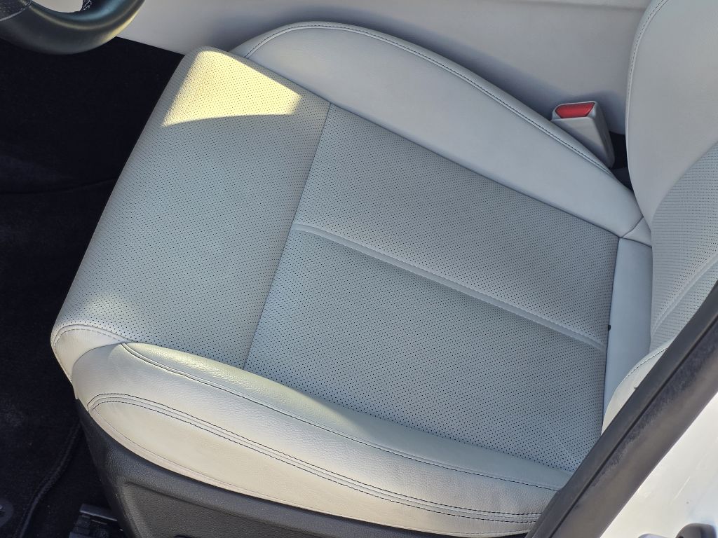 Photo 12 of this GENESIS G70
