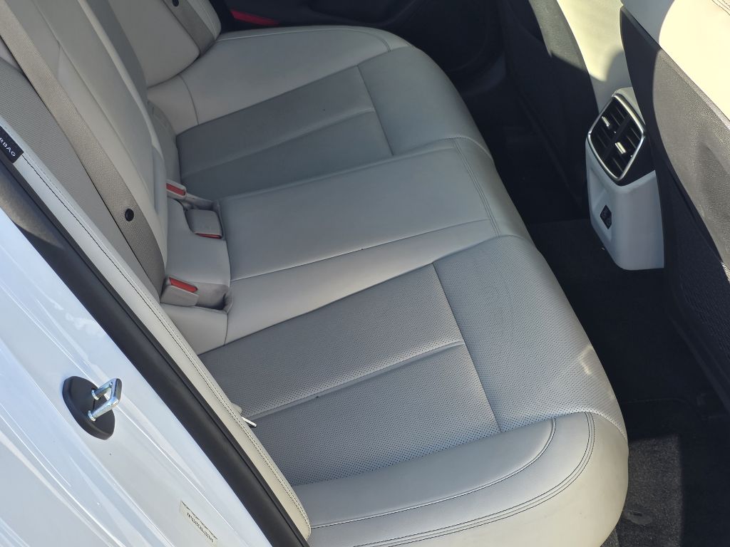 Photo 18 of this GENESIS G70