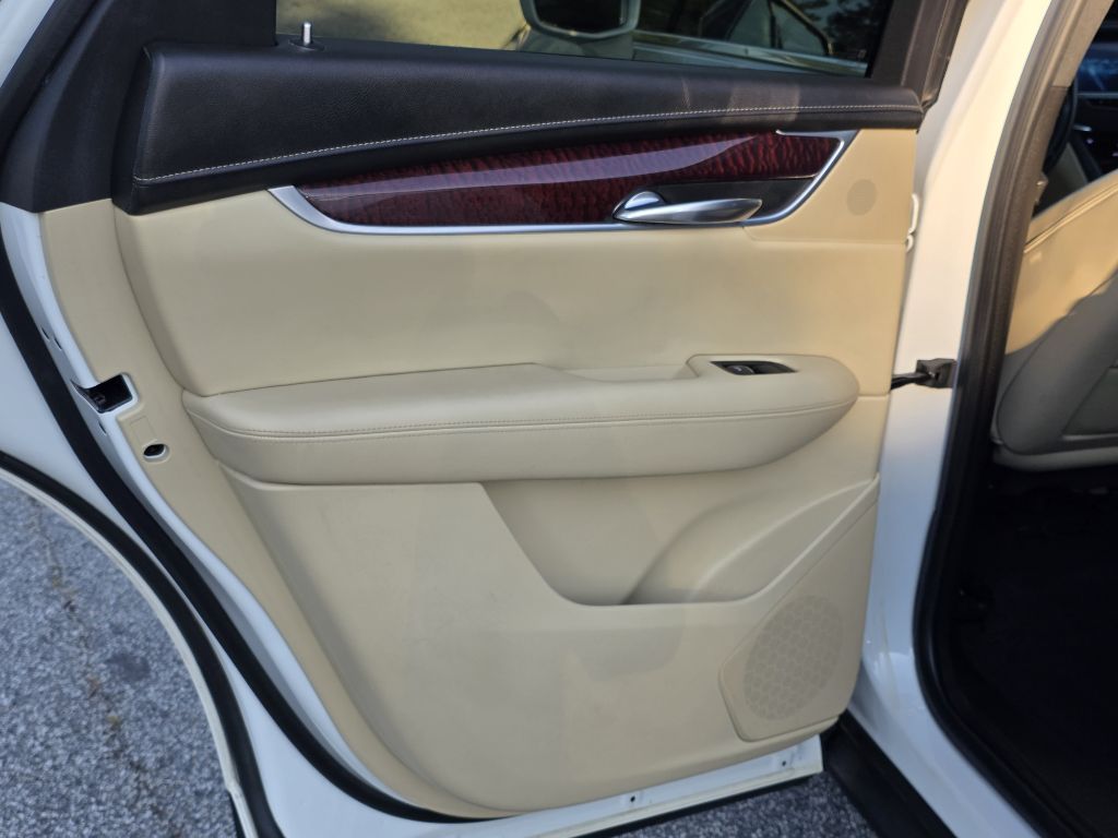 Photo 14 of this CADILLAC XT5