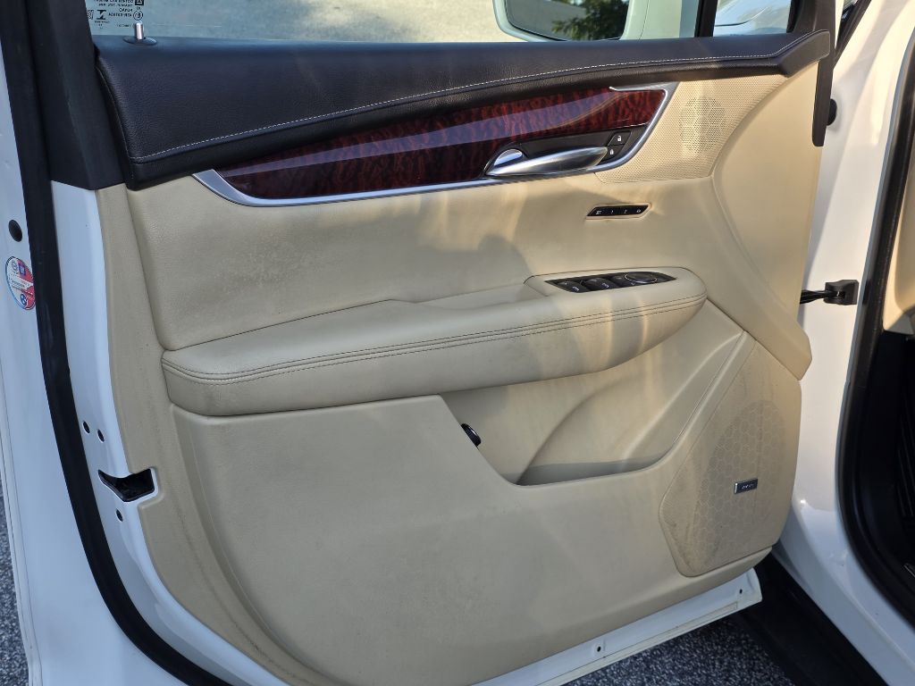 Photo 9 of this CADILLAC XT5