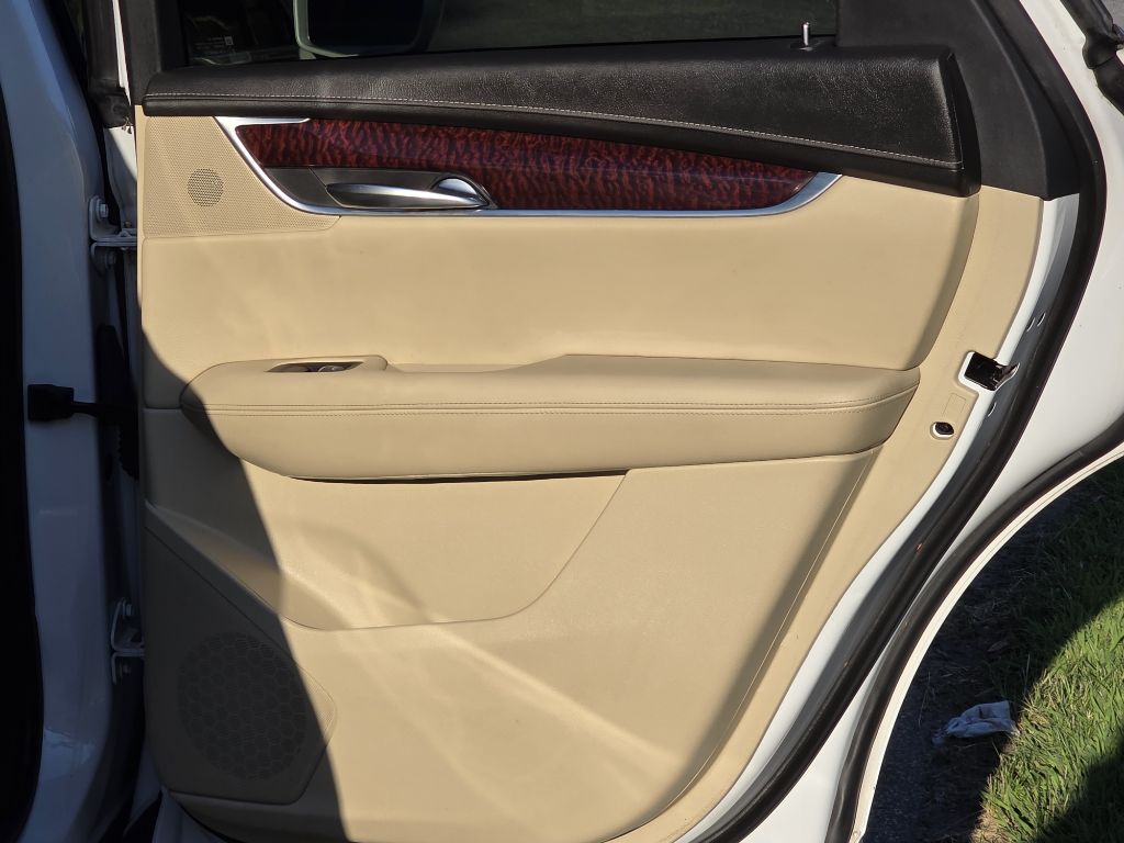 Photo 17 of this CADILLAC XT5