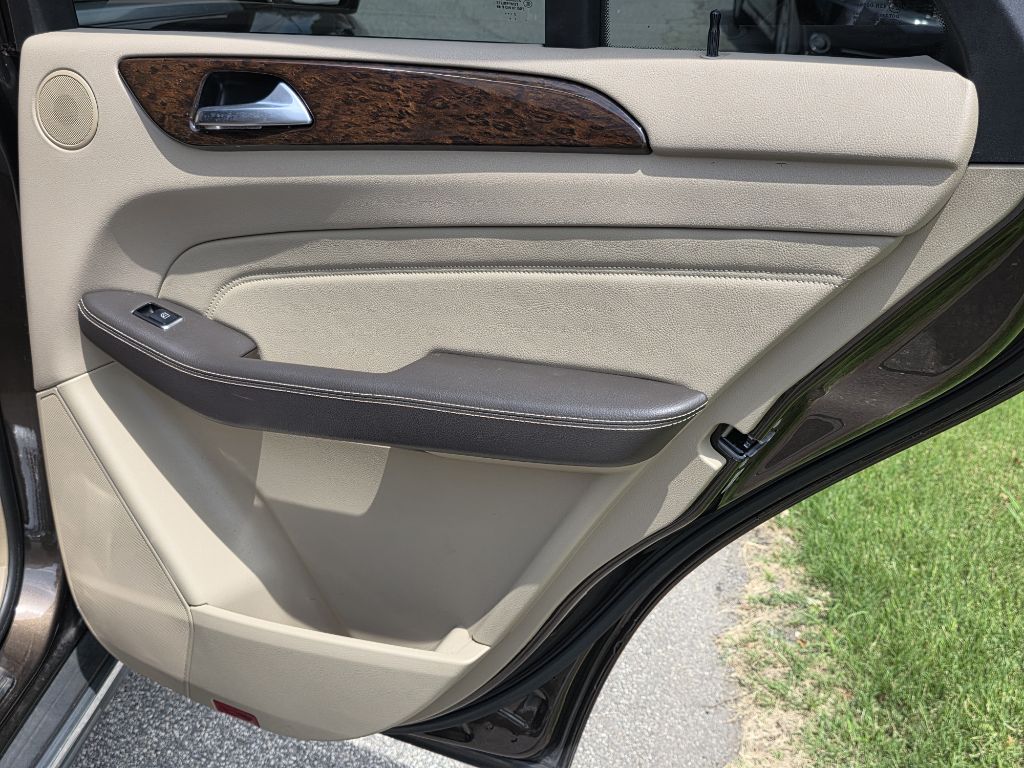 Photo 19 of this MERCEDES-BENZ ML
