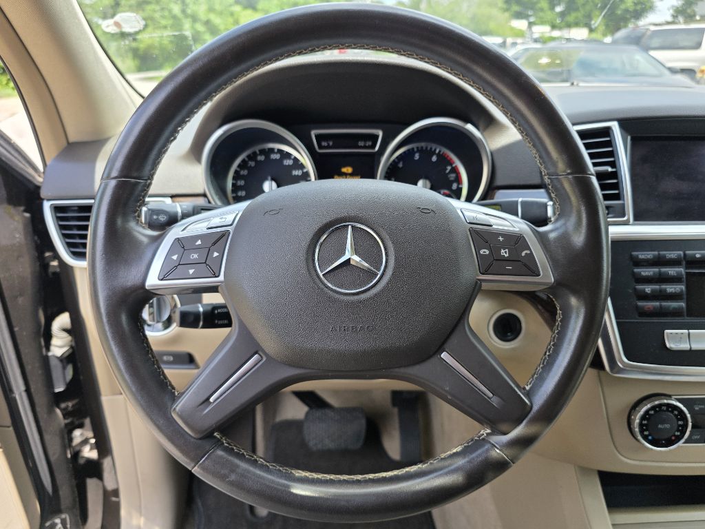 Photo 23 of this MERCEDES-BENZ ML
