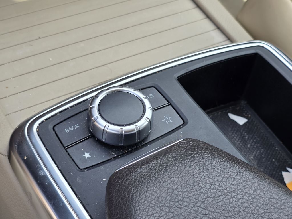 Photo 29 of this MERCEDES-BENZ ML