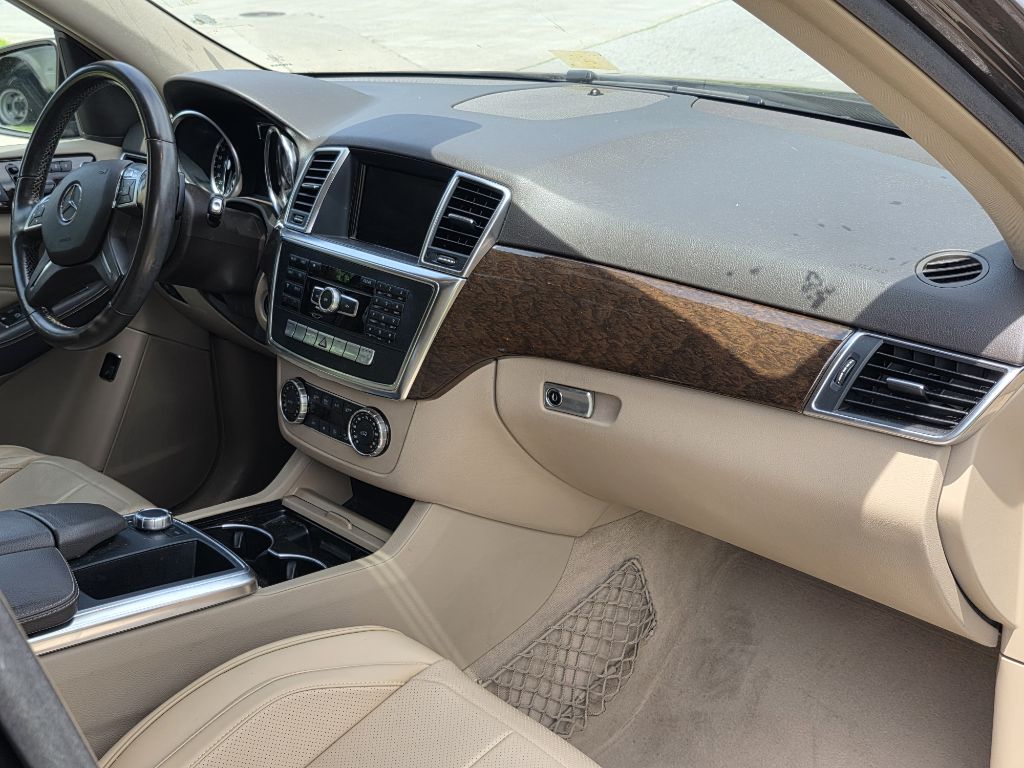 Photo 21 of this MERCEDES-BENZ ML