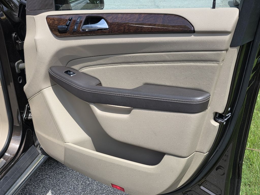 Photo 17 of this MERCEDES-BENZ ML