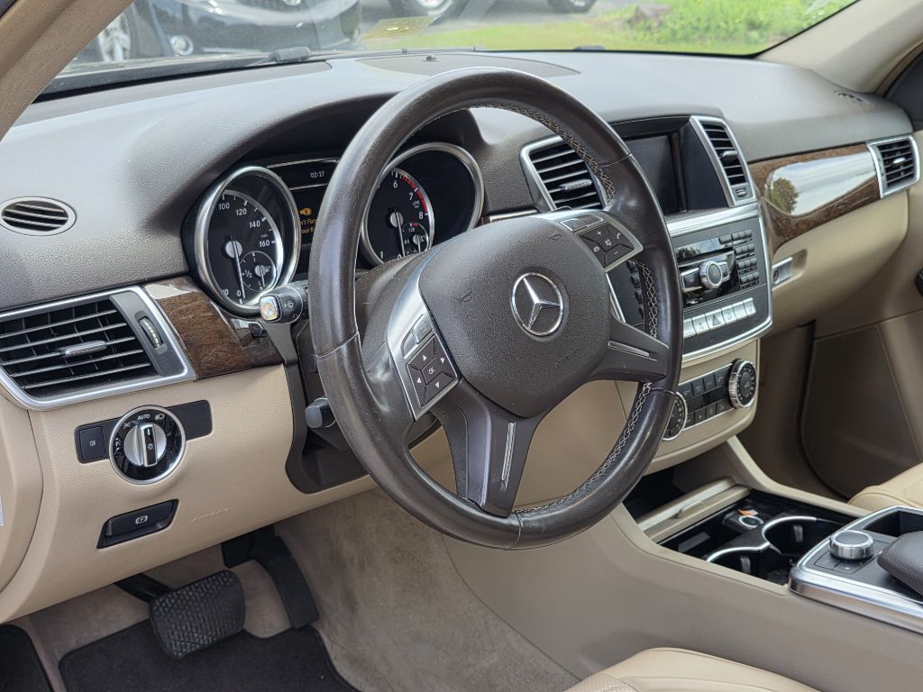 Photo 12 of this MERCEDES-BENZ ML