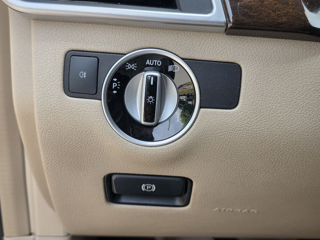 Photo 22 of this MERCEDES-BENZ ML