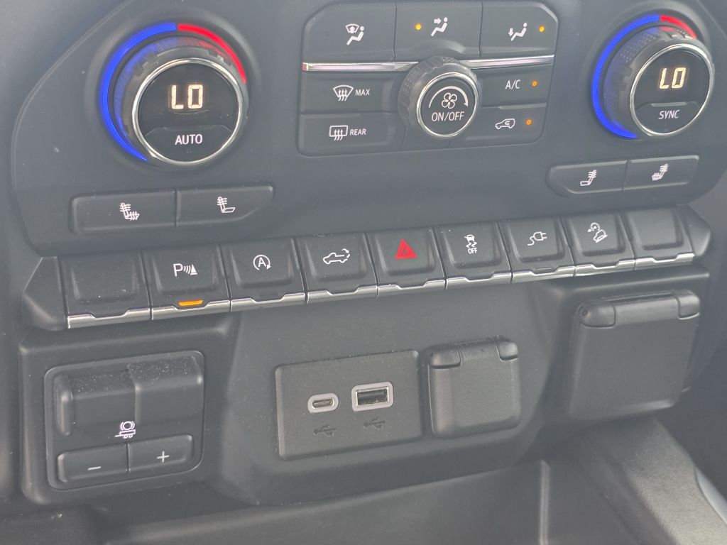 Photo 32 of this CHEVROLET SILVERADO 1500