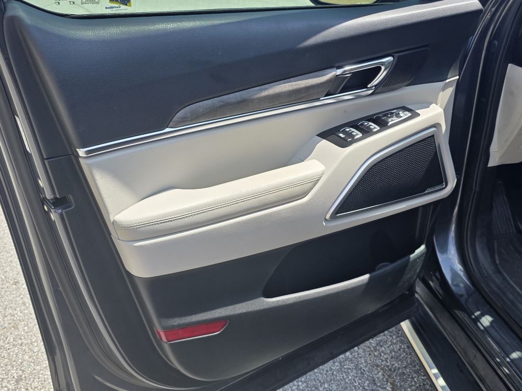 Photo 11 of this KIA TELLURIDE