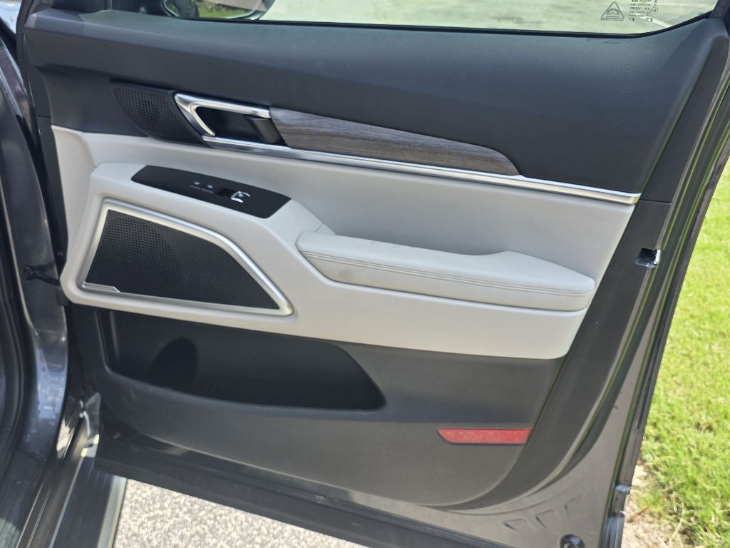 Photo 25 of this KIA TELLURIDE