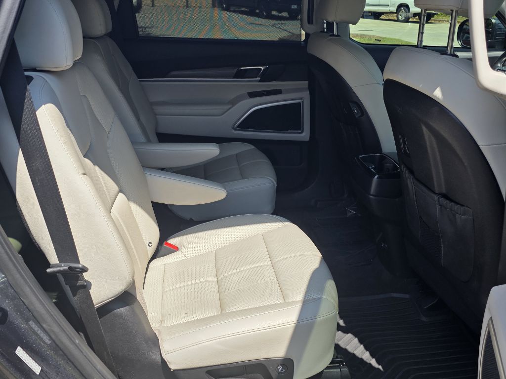Photo 22 of this KIA TELLURIDE