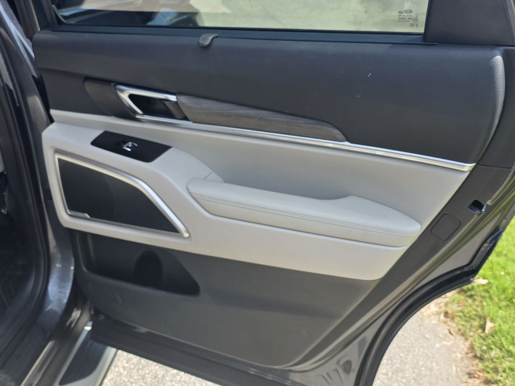 Photo 21 of this KIA TELLURIDE