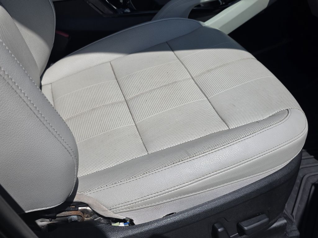 Photo 27 of this KIA TELLURIDE
