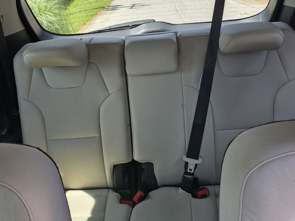 Photo 19 of this KIA TELLURIDE