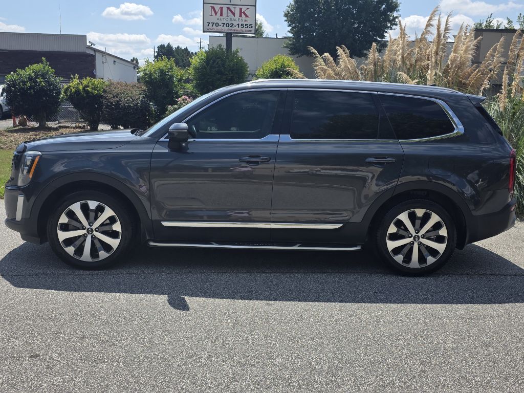 Photo 2 of this KIA TELLURIDE