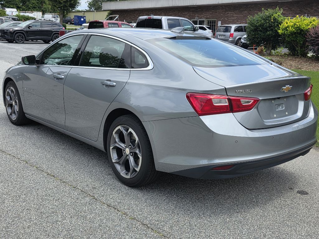 Photo 3 of this CHEVROLET MALIBU