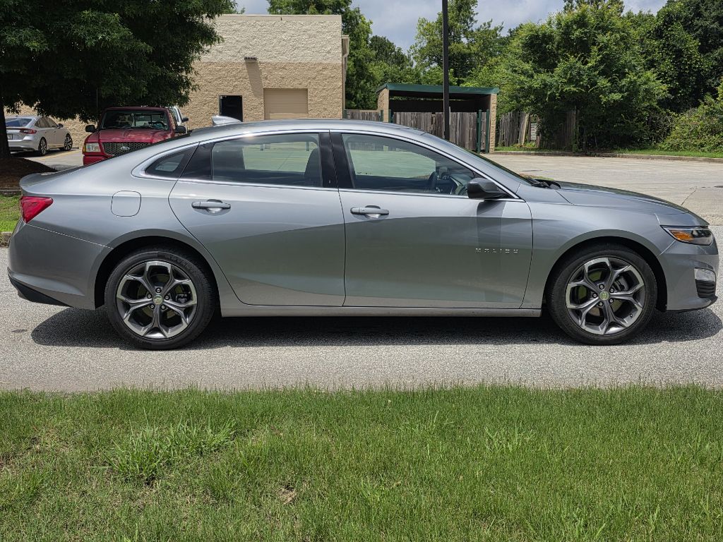 Photo 6 of this CHEVROLET MALIBU