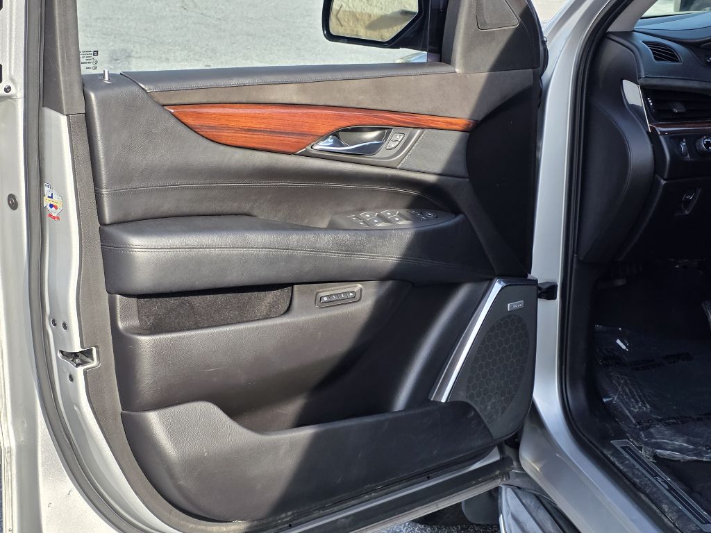 Photo 10 of this CADILLAC ESCALADE