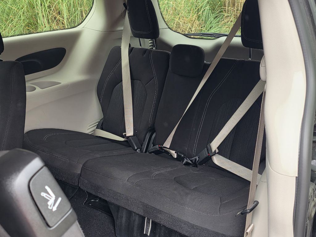 Photo 15 of this CHRYSLER VOYAGER