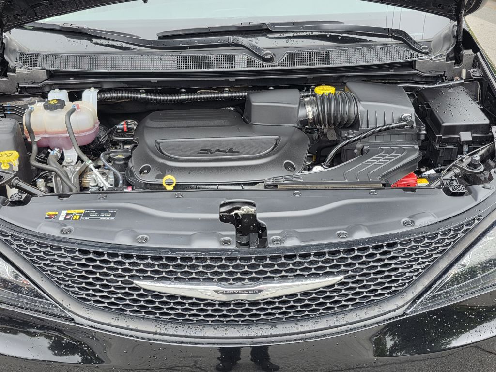Photo 21 of this CHRYSLER VOYAGER