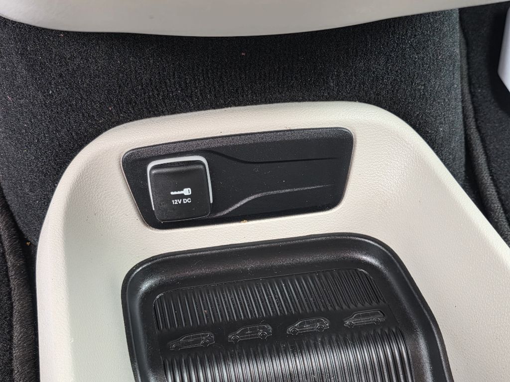 Photo 28 of this CHRYSLER VOYAGER