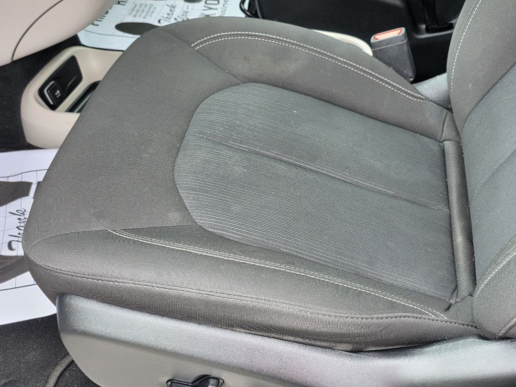 Photo 12 of this CHRYSLER VOYAGER