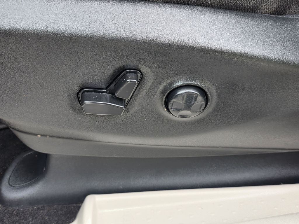 Photo 11 of this CHRYSLER VOYAGER