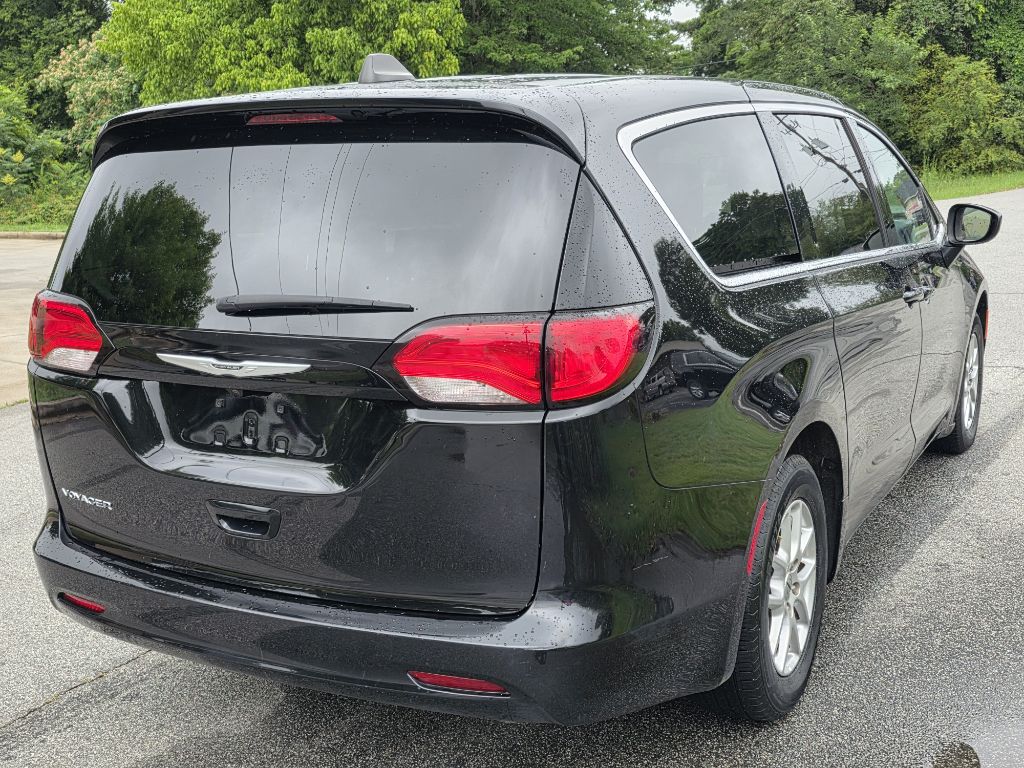 Photo 5 of this CHRYSLER VOYAGER