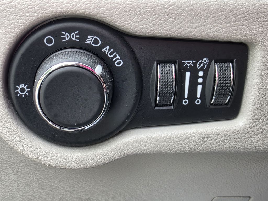 Photo 22 of this CHRYSLER VOYAGER