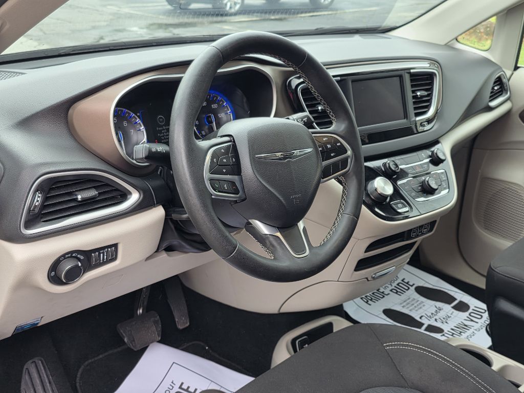 Photo 13 of this CHRYSLER VOYAGER