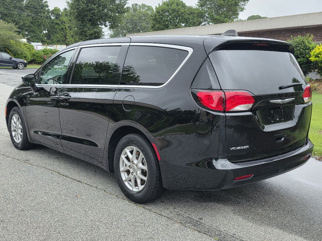 Photo 3 of this CHRYSLER VOYAGER
