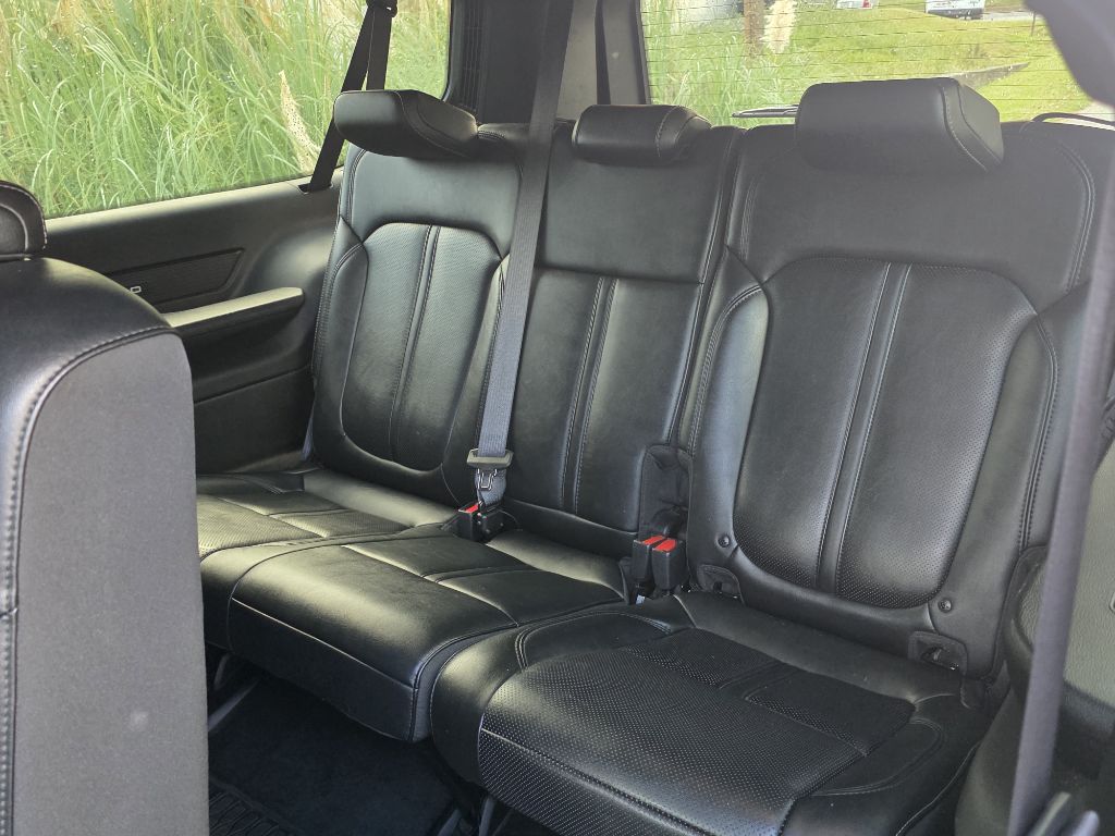 Photo 16 of this JEEP WAGONEER