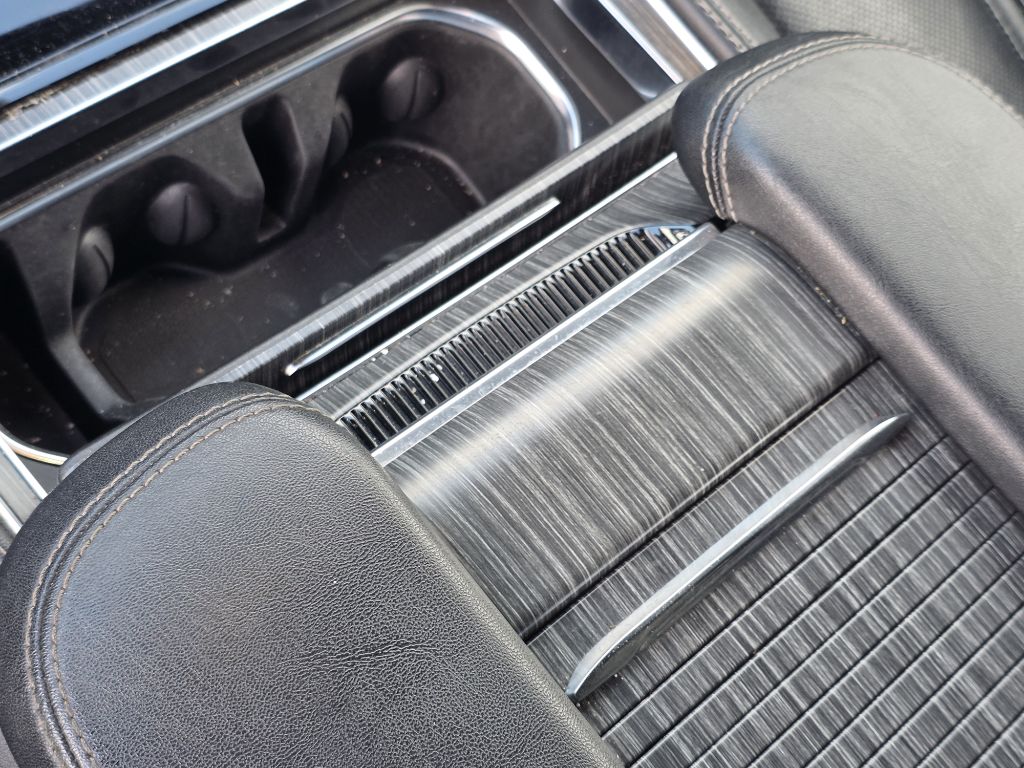 Photo 33 of this JEEP WAGONEER